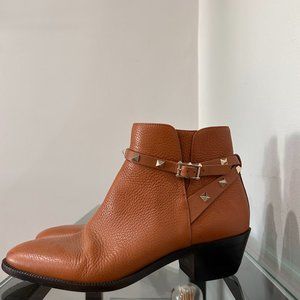 Valentino Garavani Rockstud Accents Leather Moto Boots Tan